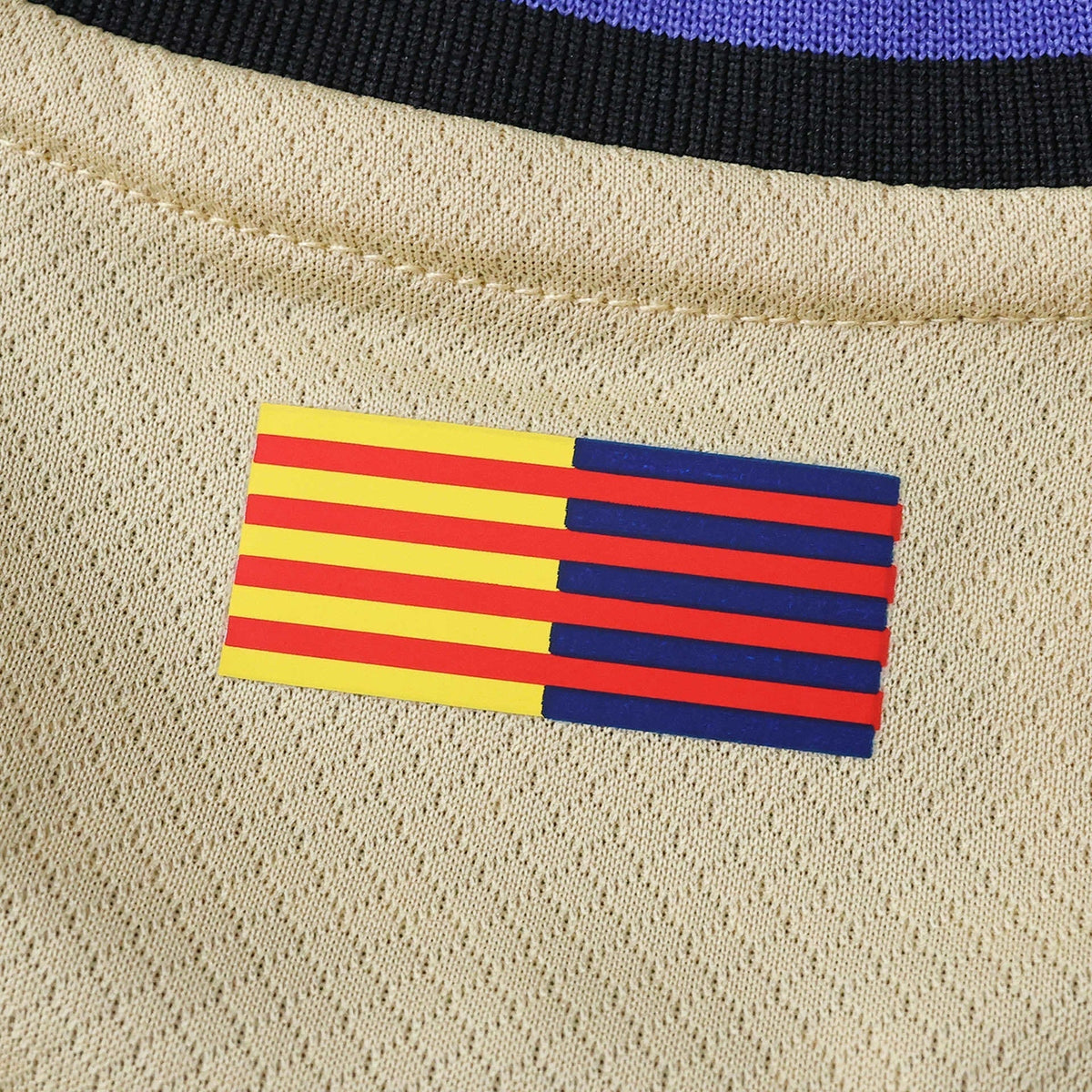 Barcelona 25/26 Away Kids Kit - collar detail