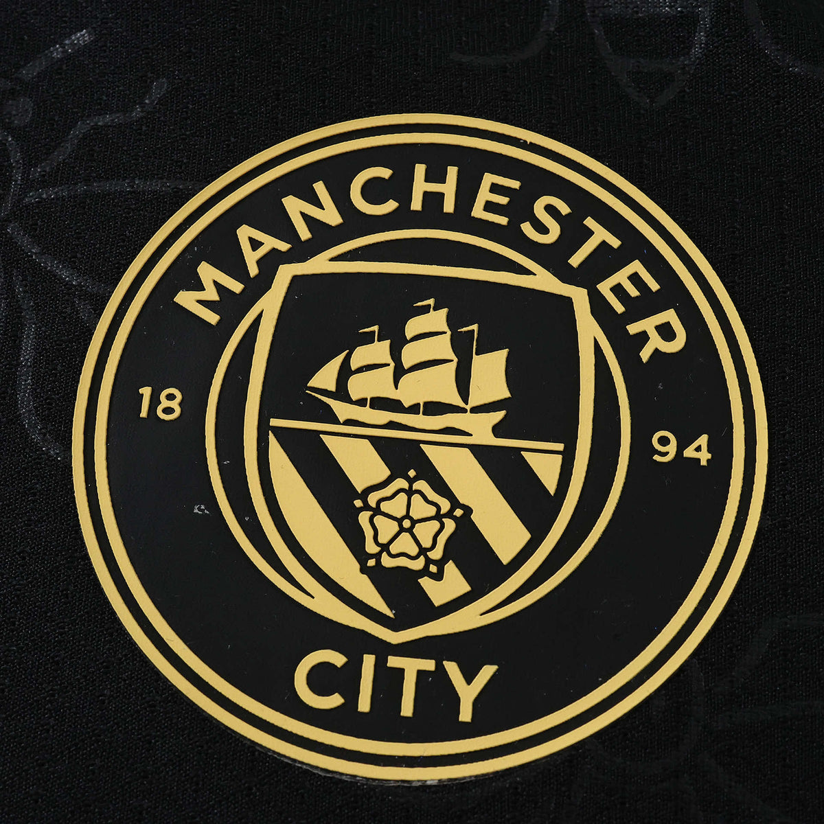 Manchester City 26/27 Away Long Sleeve Player Jersey - crest detail