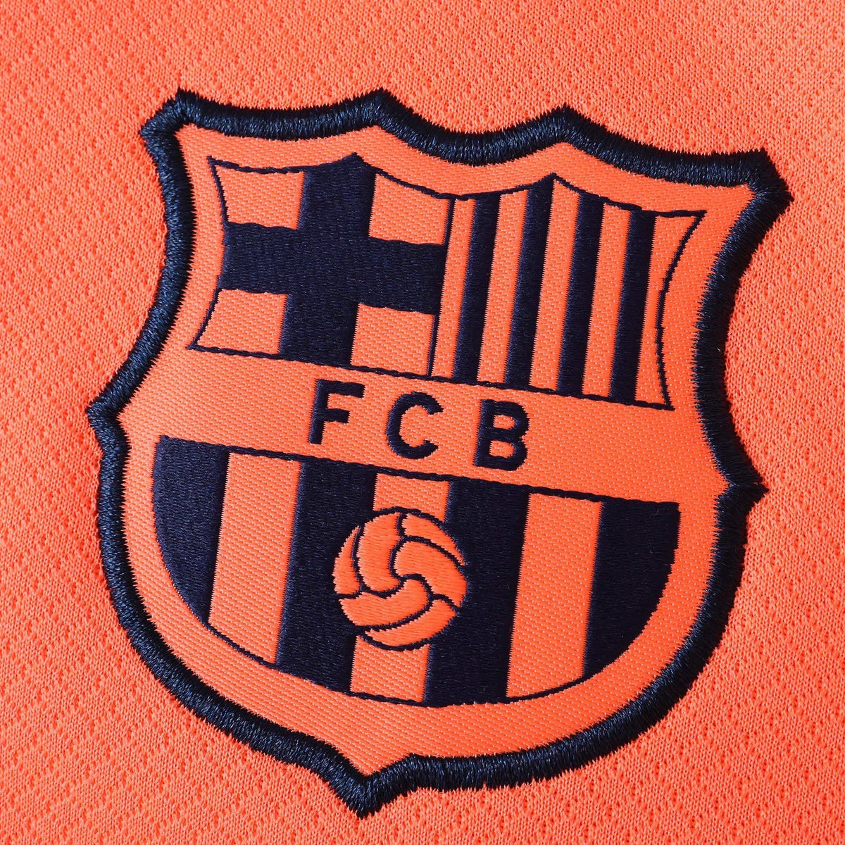 Barcelona 25/26 Third Kids Kit - crest detail