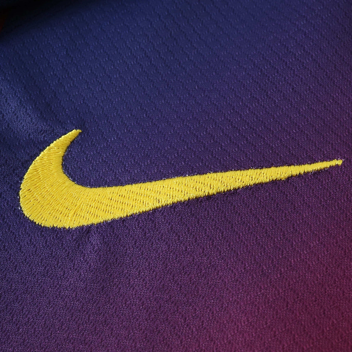 Barcelona 25/26 Home Kids Kit Ed Sheeran - Nike swoosh detail