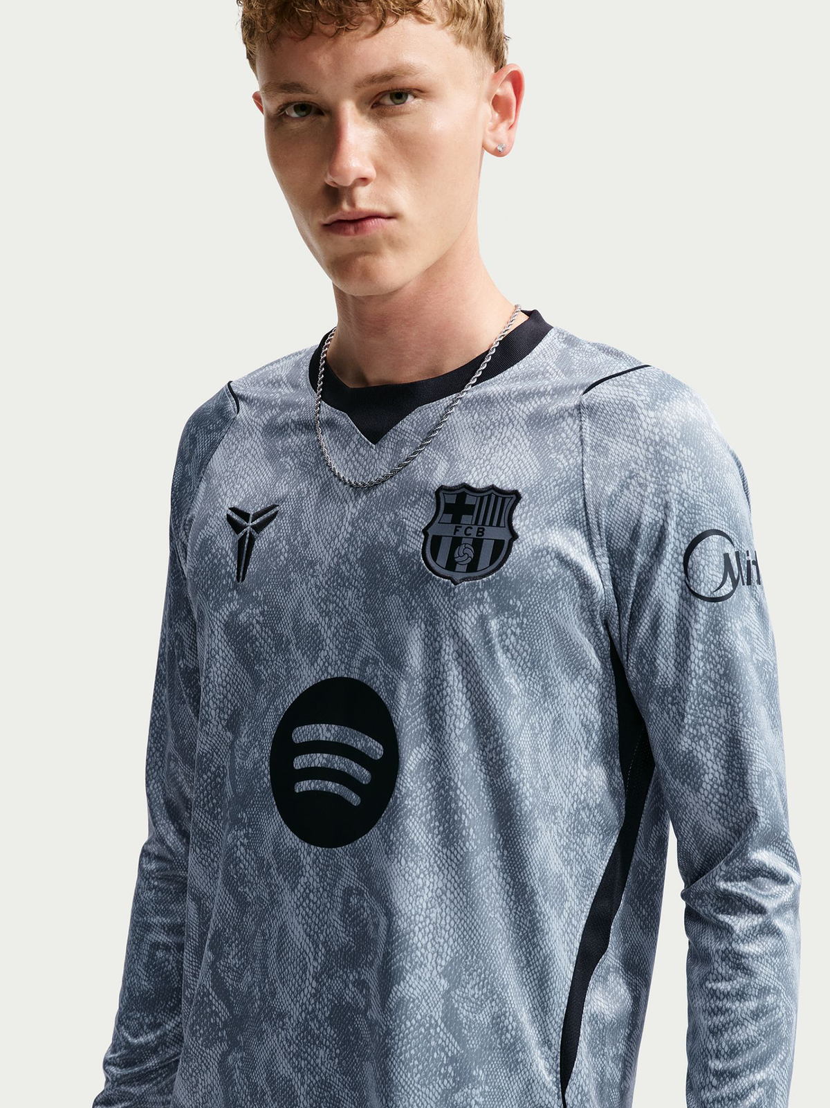 Barcelona 26/27 Goalkeeper Away - Fan Version
