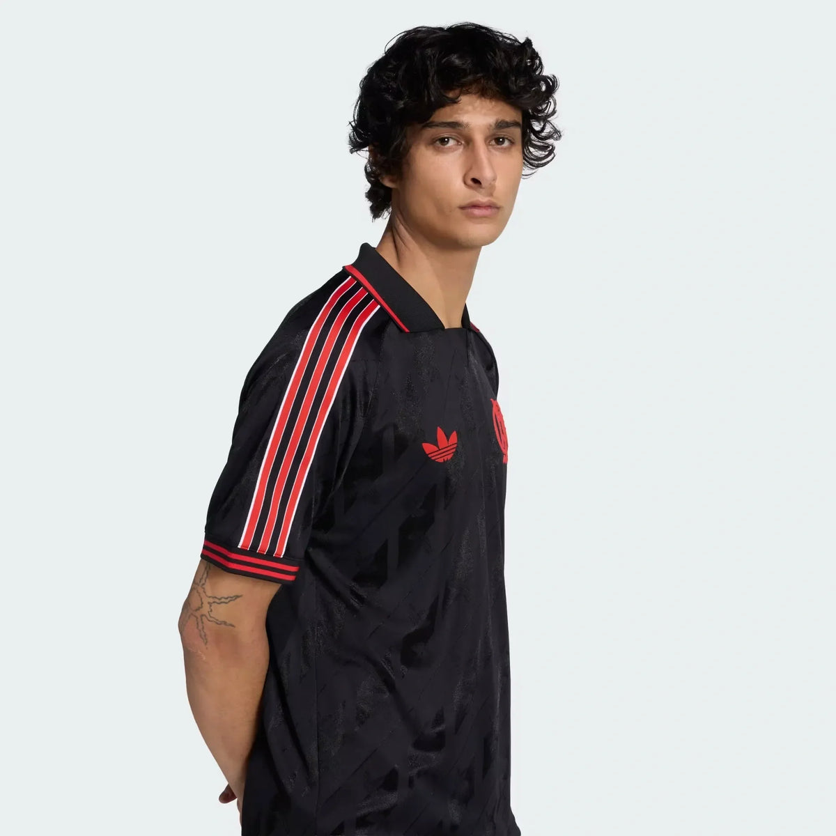 Flamengo 2026 lifestyle jersey in black - shoulder detail