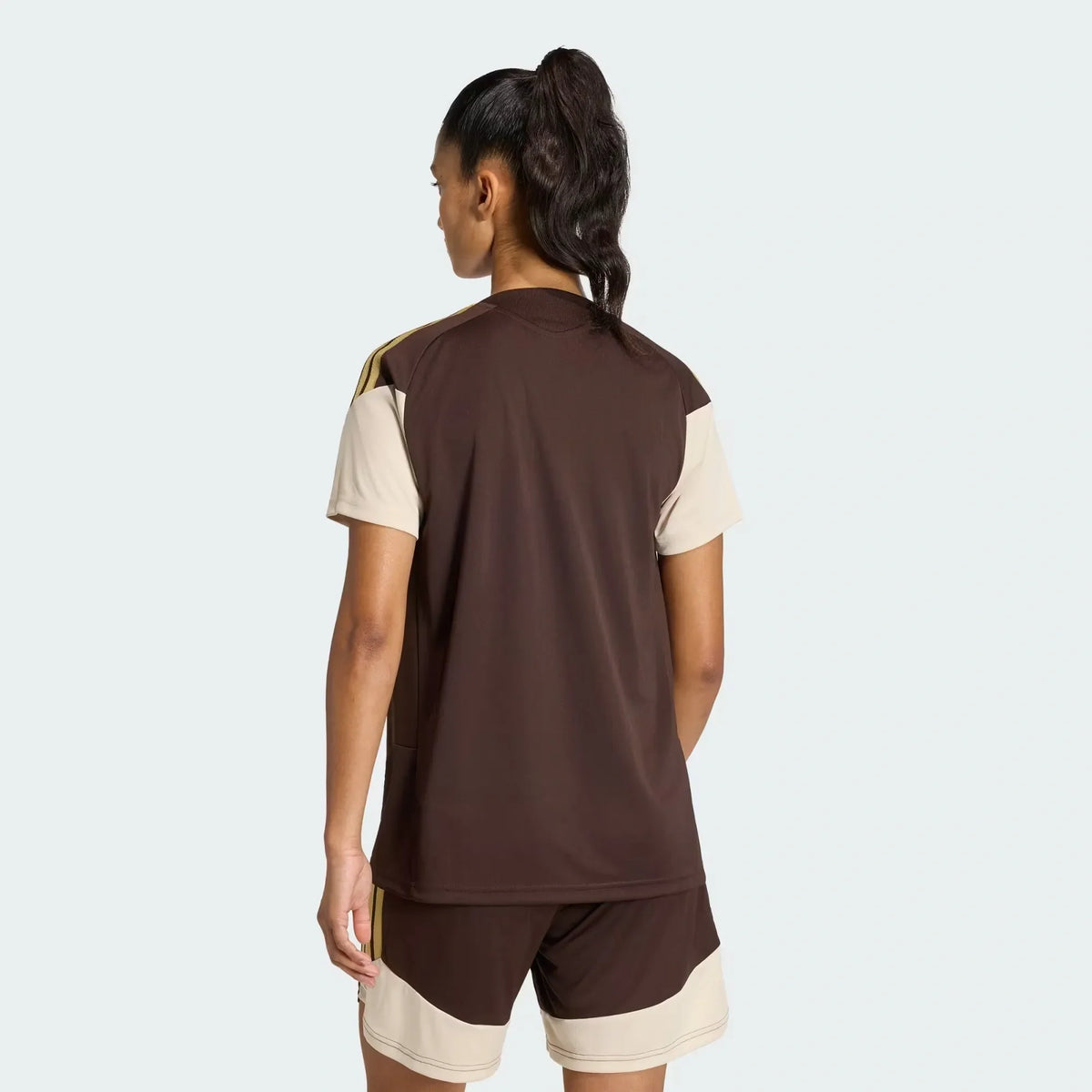 Flamengo 2026 women's training jersey - full outfit, worn by model