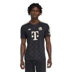 Terza maglia Bayern Monaco 25/26 - Versione Tifoso